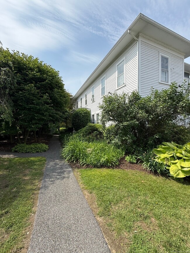Building Photo - 93 Beard Dr