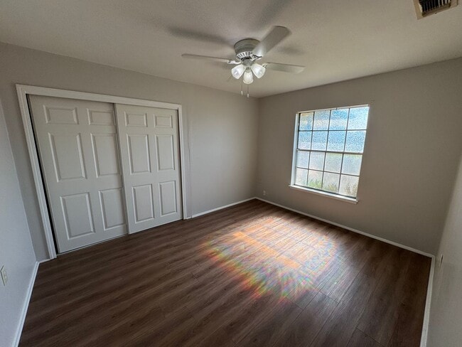 Building Photo - NICE 3 BR HOME W/ EASY ACCESS TO FT. SAM, ...