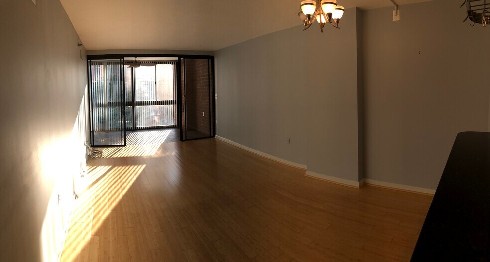 Great Room (dining, living, sunroom) - 1001 N Randolph St