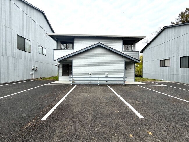 Building Photo - 4461-4463-4463 SW Garden Home Rd