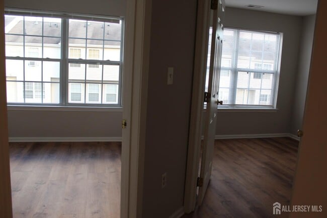 Building Photo - 53 Giera Ct