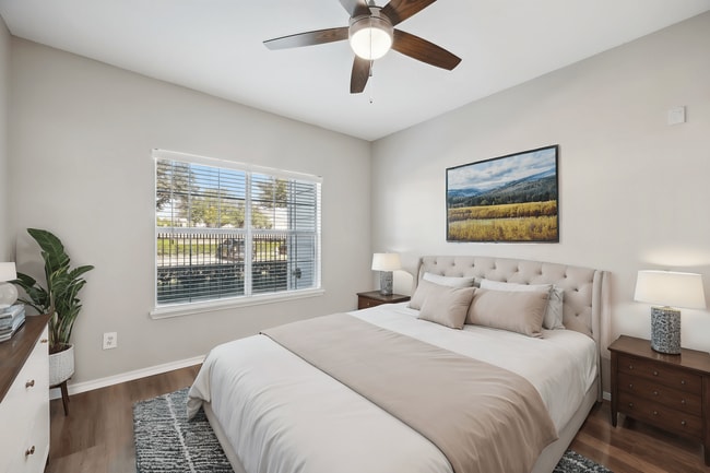 Building Photo - The Enclave at Stonebrook