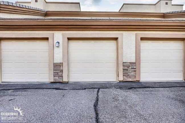 Building Photo - Beautiful 2Bdm 2Ba Condo with Community Pool in Glendale!