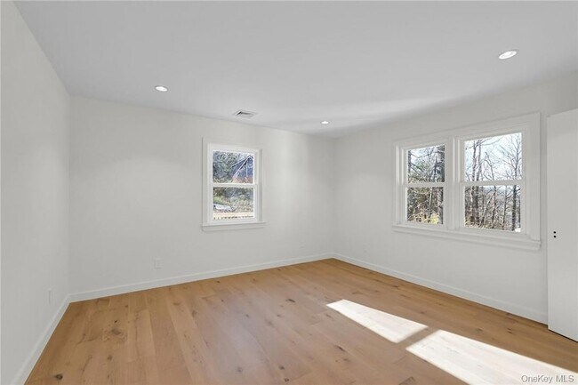 Building Photo - 225 Hilltop St