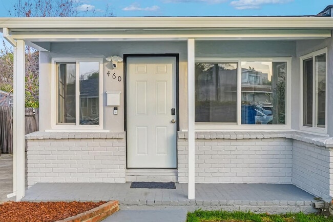 Building Photo - 422 Morse Ave