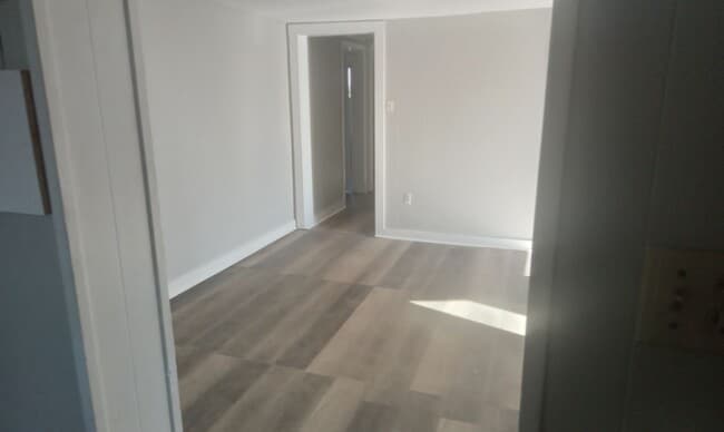 Building Photo - 127 Schoolhouse Rd