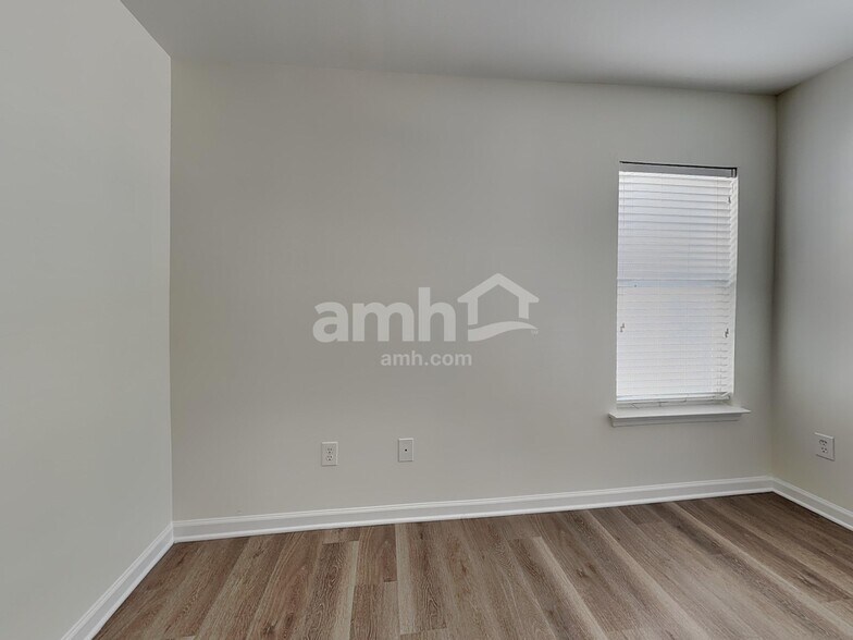 Building Photo - 10607 Secret Garden Ln