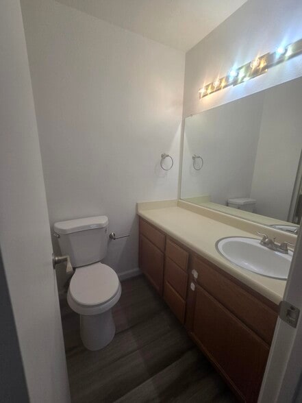 Building Photo - 3033 Estepa Dr