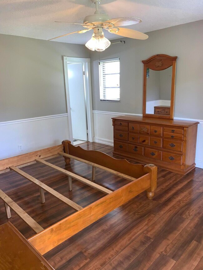 Building Photo - 2015 Coral Ridge Dr