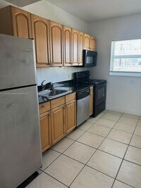 Building Photo - 7207 Bay Dr