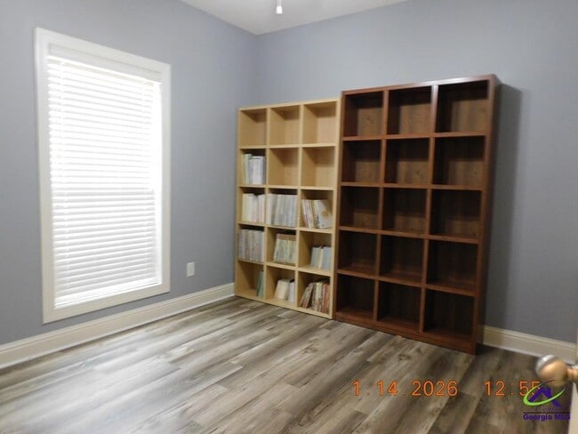 Building Photo - 110 Downshire Way