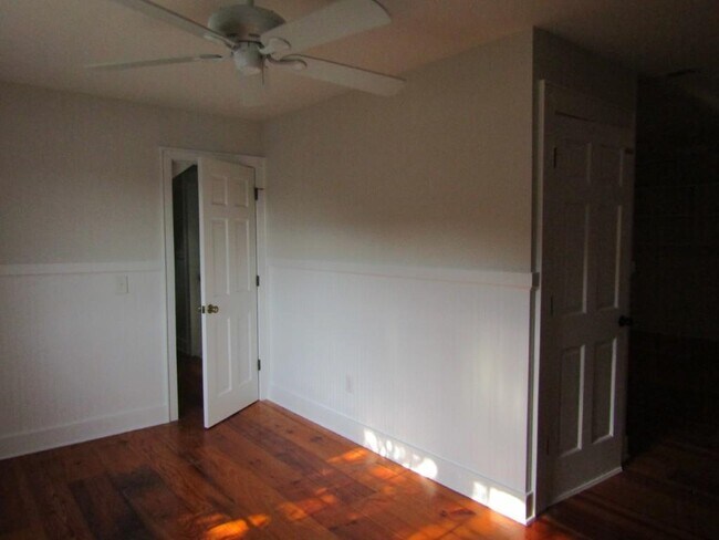 Building Photo - 703 Tradewind Ct