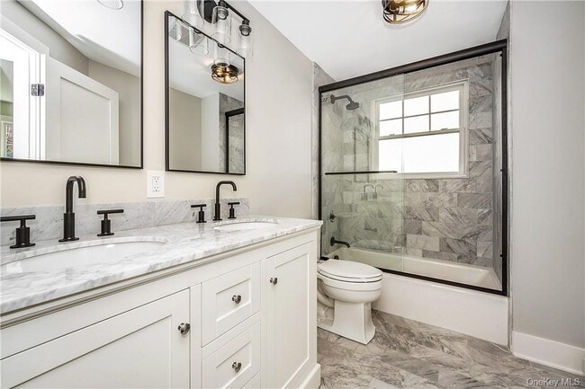 Building Photo - 200 Main St