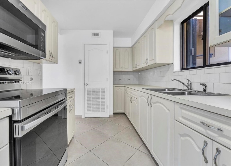 Building Photo - 15509 N Miami Lakeway