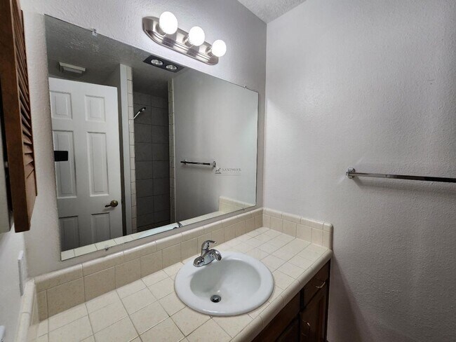 Building Photo - 2972 Plaza Azul