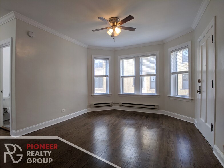 Primary Photo - 3814 N Greenview Ave
