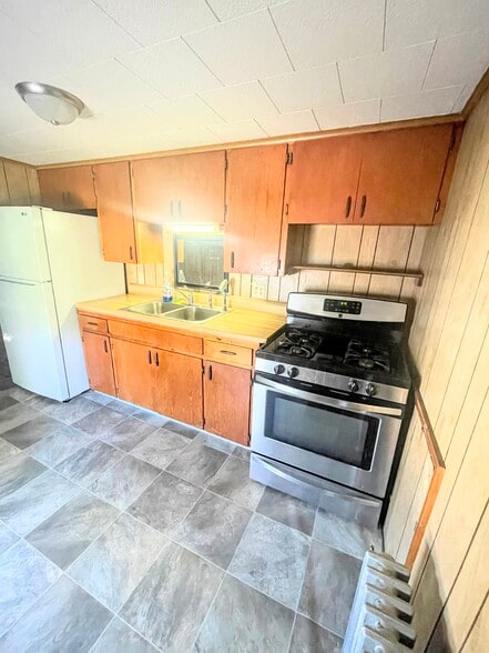 Building Photo - 116 Cushing St