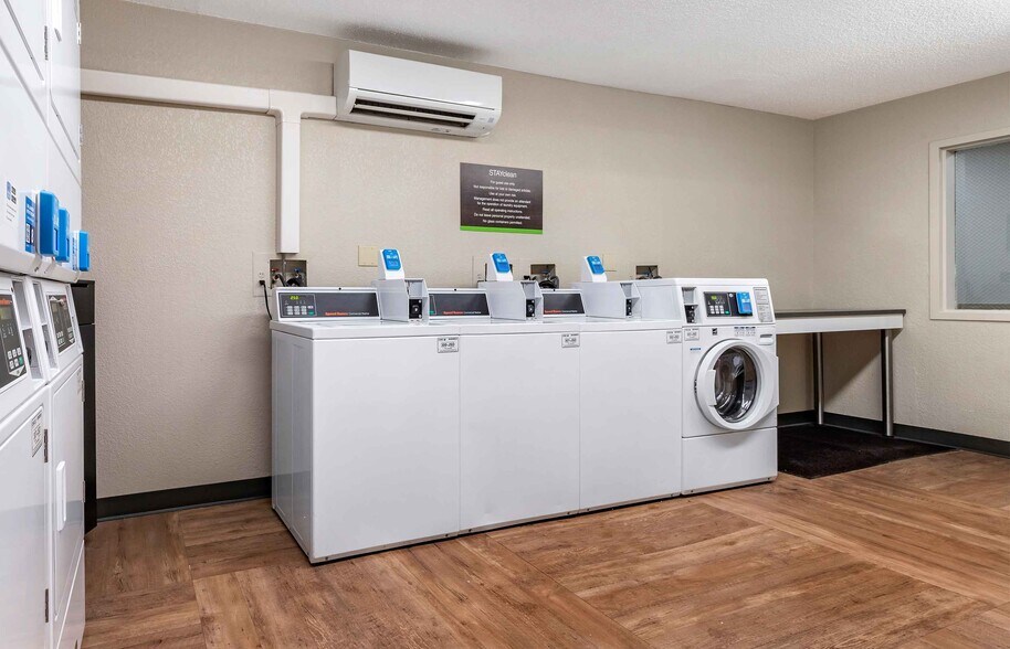 Building Photo - Furnished Studio-Charlotte - Pineville - Pineville Matthews Rd