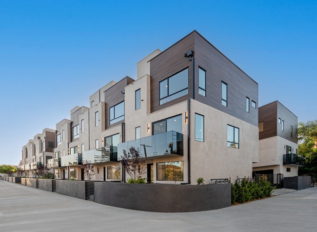 Building Photo - 18303 Oakbury Cir