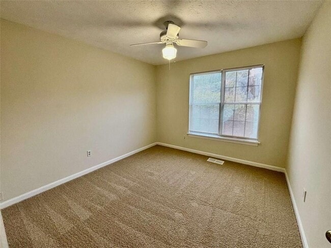 Building Photo - 3399 Benthollow Ln
