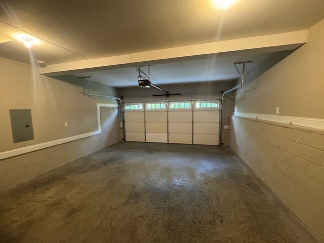 Building Photo - Gorgeous Single Family Home In Clarksville