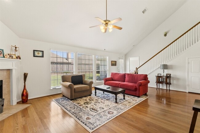 Building Photo - 427 Pinewood Ridge Dr