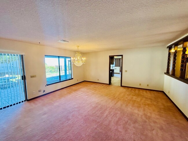 Building Photo - 527 Westlake Dr