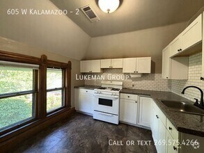 Building Photo - 605 W Kalamazoo-2
