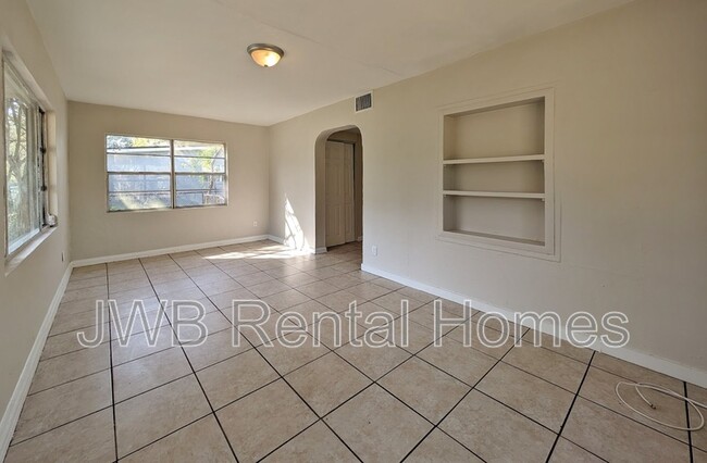 Building Photo - 5752 Iris Blvd