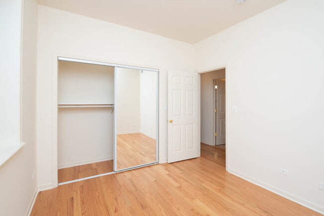 Building Photo - 3013 N Clybourn Ave