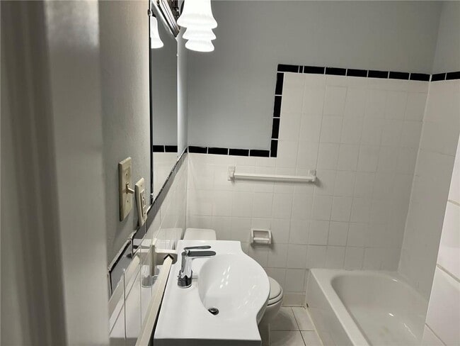 Building Photo - 1156 St Louis Pl NE