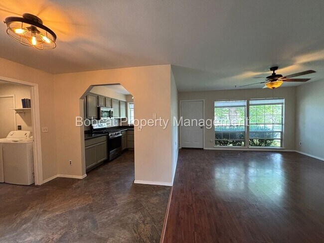 Building Photo - 1650 Walker Dr