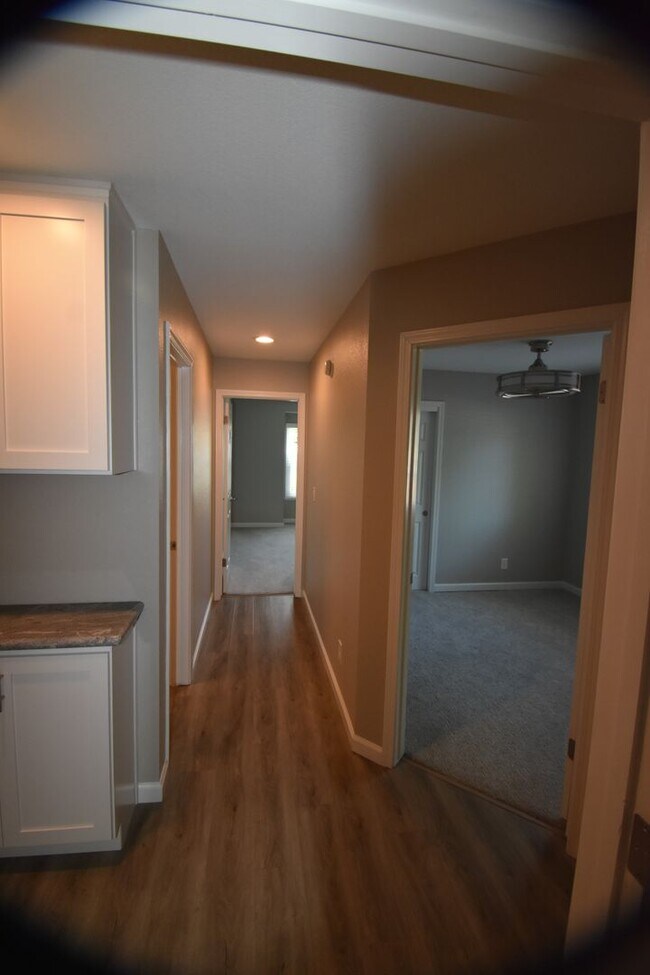 Building Photo - 301 Willowwood Ct