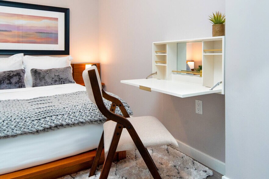 Building Photo - 240 Congress Ave