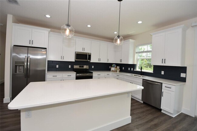 Building Photo - 100 White Hall Dr