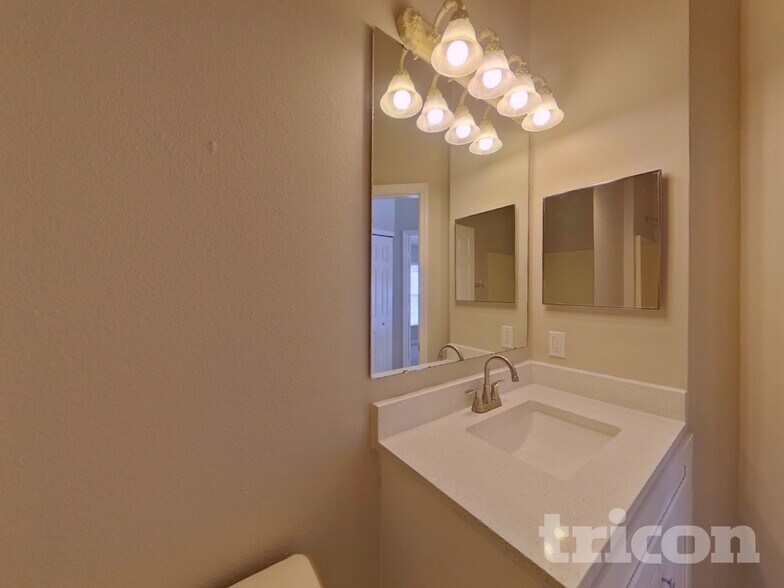 Building Photo - 2412 Cedarfield Ln