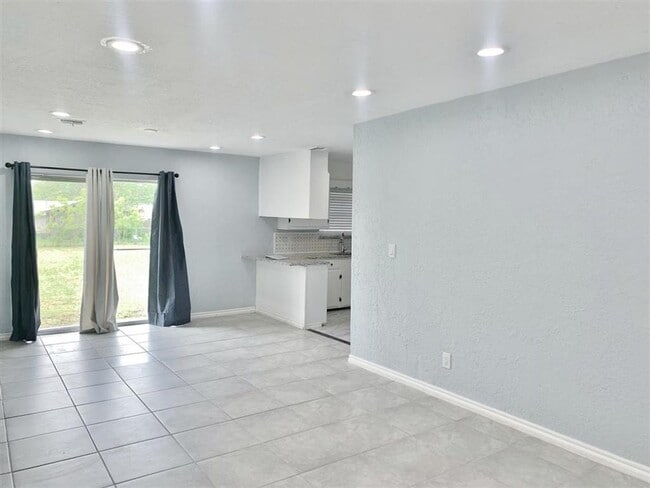 Building Photo - 4207 SE Camden Way