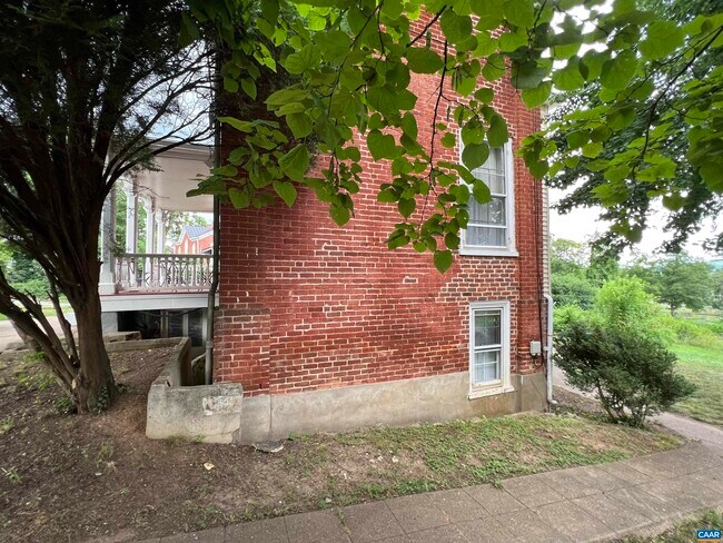 Building Photo - 510 Ridge St