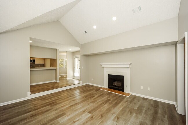 Building Photo - 540 Hillsdale Dr