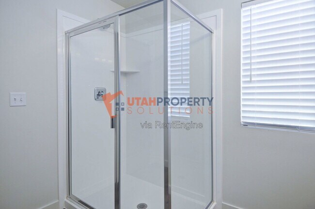 Building Photo - 1008 W 430 S