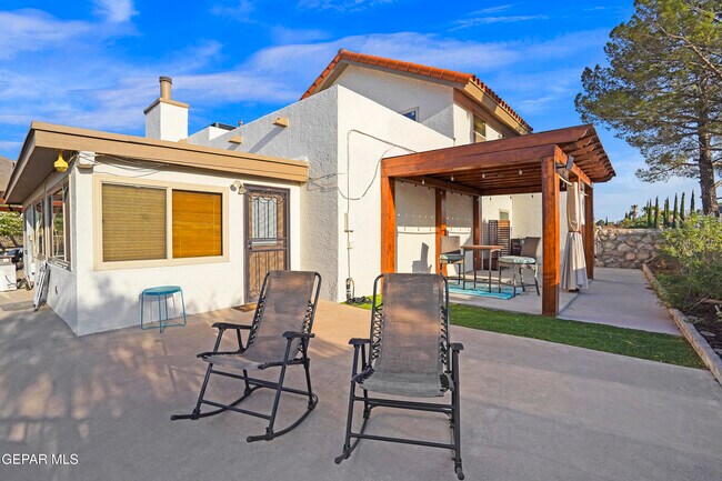 Building Photo - 851 Dulce Tierra Dr