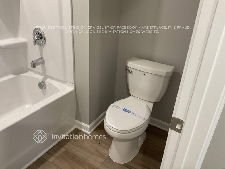 Building Photo - 533 Almere Dr