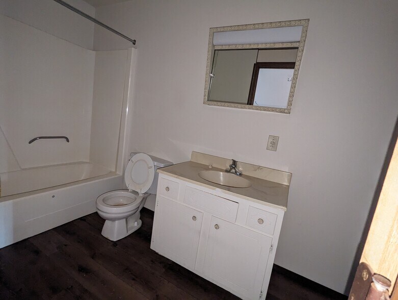 Bathroom - 7302 Lunitas Ln