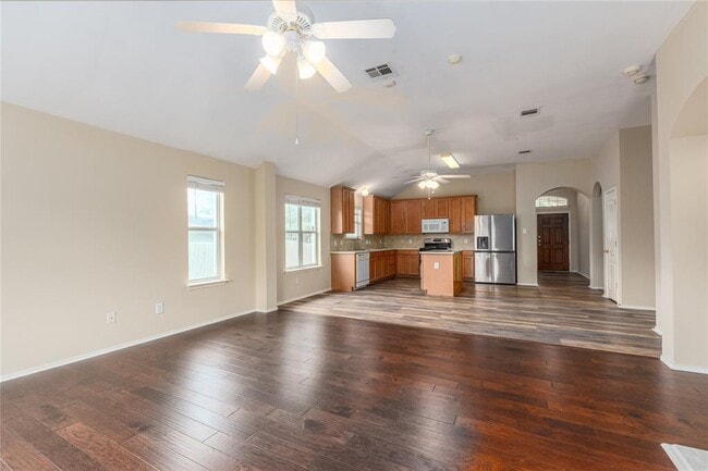 Building Photo - 116 Amberwood Ct