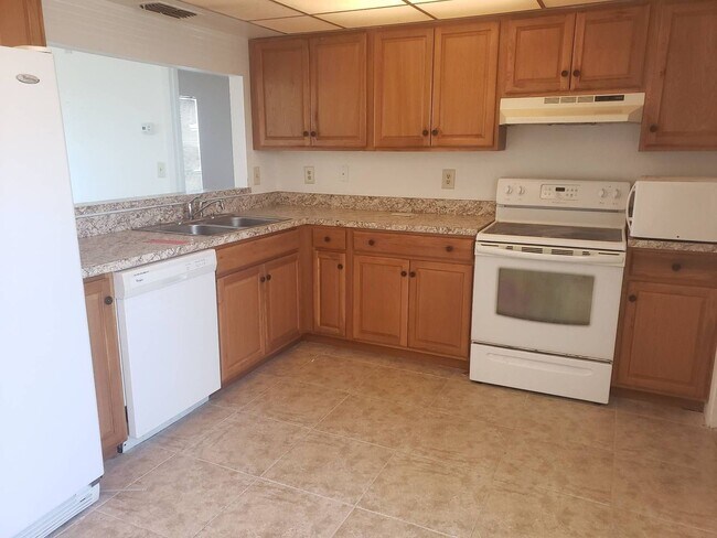 Building Photo - GREAT 3 bedroom 2 bath all new inside sing...