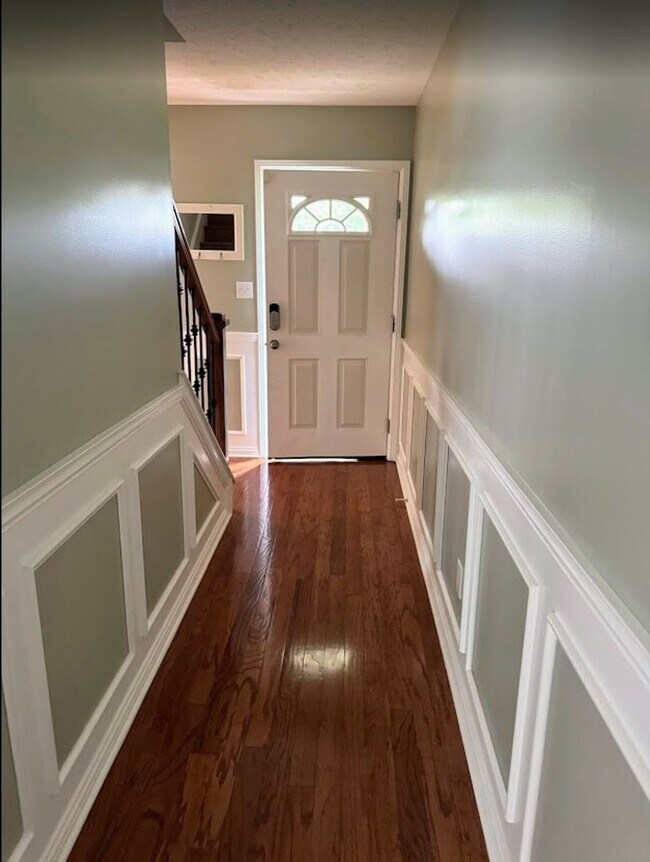 Building Photo - Beautiful spacious 4 bed 4 bath Family Home