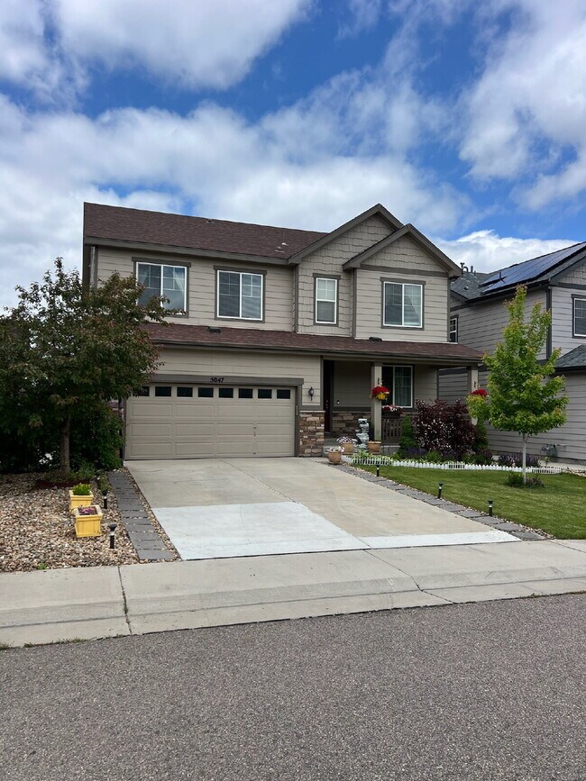 Building Photo - "Spacious 6-Bedroom Haven with 5 Full Baths in Aurora - 3,729 Sq. Ft. of Comfort & Style!"