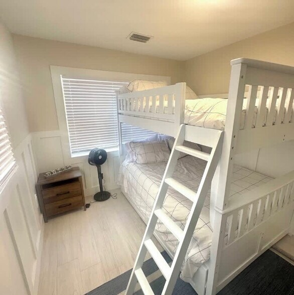 Building Photo - 3006 Gulf Dr