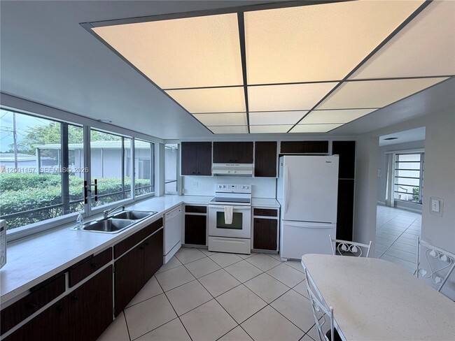 Building Photo - 5011 Madison St