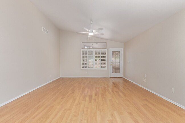 Building Photo - New Listing in Surprise